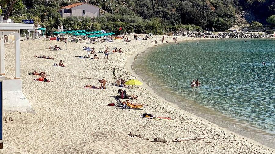 La spiaggia di Cavoli all'Isola d'Elba mercoledì 19 ottobre (Foto Giò di Stefano)