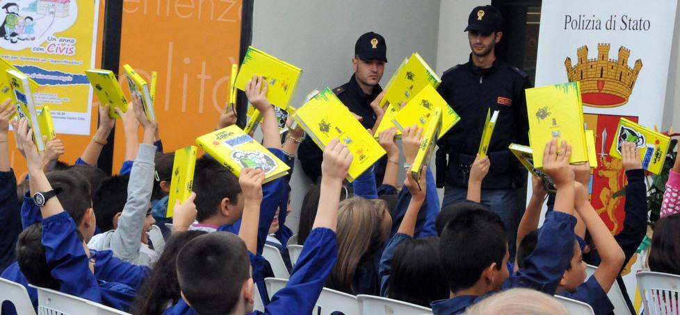 Biscollai, tutti a scuola con il diario della polizia 