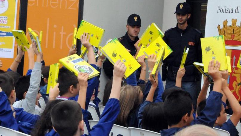 Biscollai, tutti a scuola con il diario della polizia