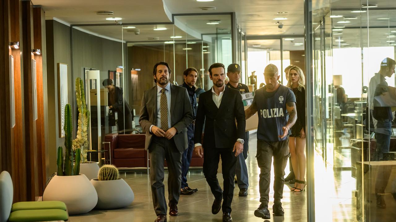 Intrighi, affari e miliardi: il calciomercato diventa una serie tv
