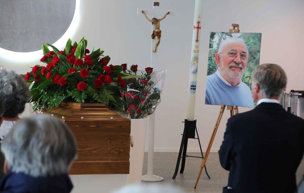 L’addio a William Reverberi «Sorridi, senza alcuna tristezza»