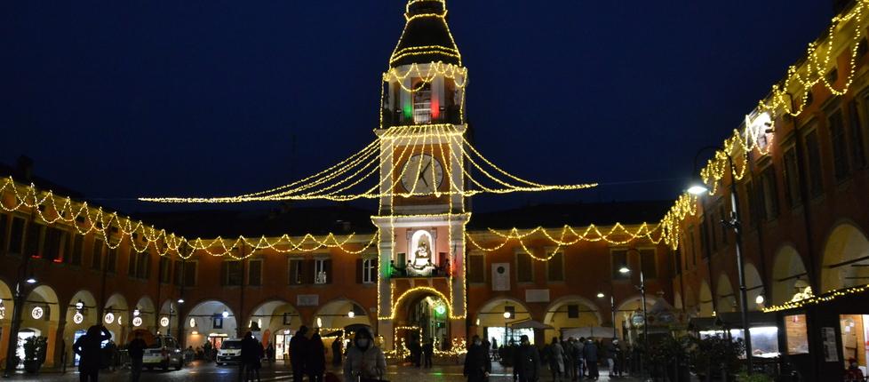 A Sassuolo un Natale meno scintillante «Luminarie accese “part-time”» 