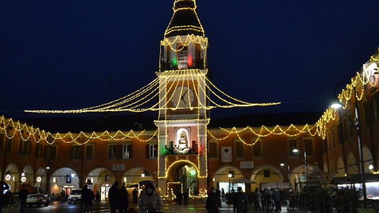 A Sassuolo un Natale meno scintillante «Luminarie accese “part-time”»