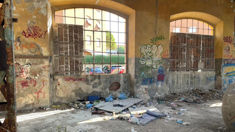 Ex Pirelli covo di bivacchi e rifiuti: sulle sue ceneri il nuovo ospedale