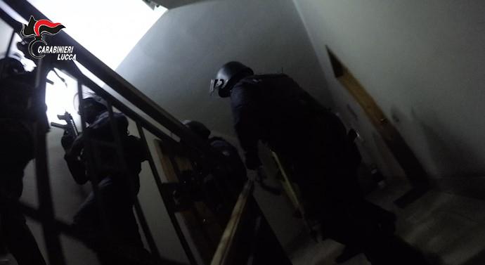 Droga e armi per il clan: i retroscena dell’indagine sulla Camorra in Versilia