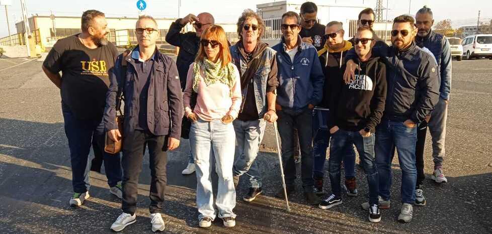 I lavoratori contro l’azienda: «Il lavoro c’è ma Bertani lo affida ai camionisti»