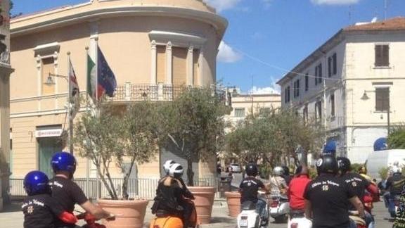 Vespisti di tutta la Sardegna a spasso per le vie della città