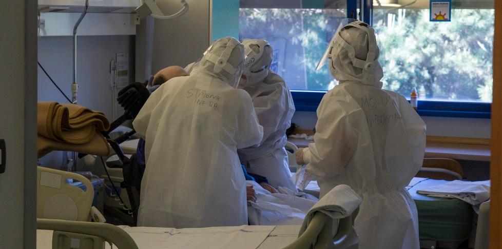 Il reparto Covid torna a riempirsi: «Raddoppiati i ricoveri al Versilia»