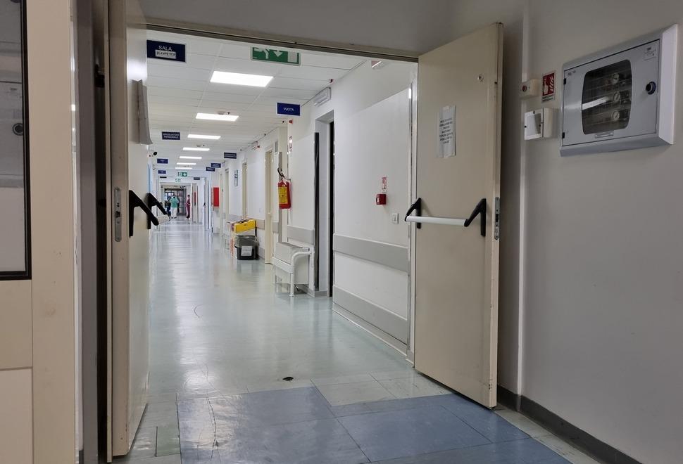 Larve nei pasti, l’Asl incalza la ditta fornitrice del servizio 