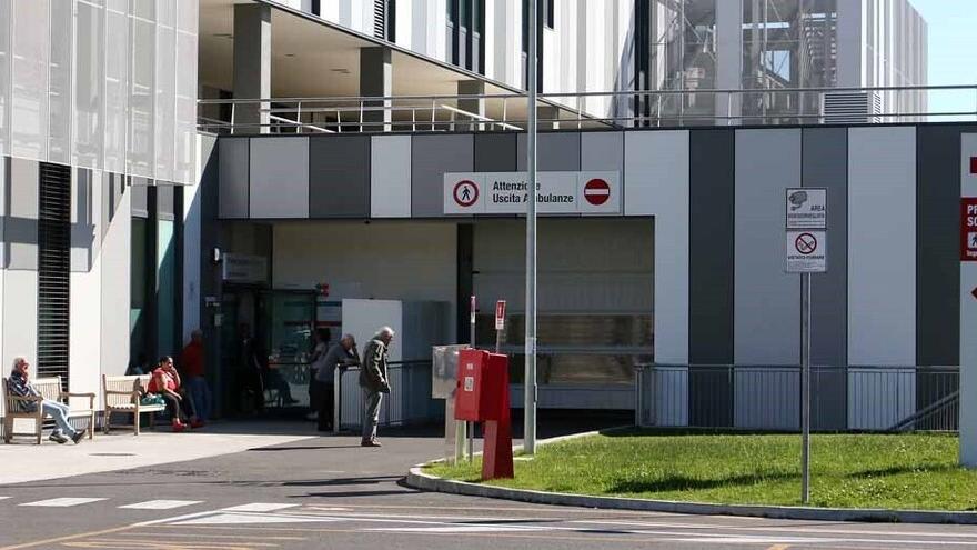 La denuncia: «Mia madre a 93 anni dimessa e lasciata sola in sala d’attesa»