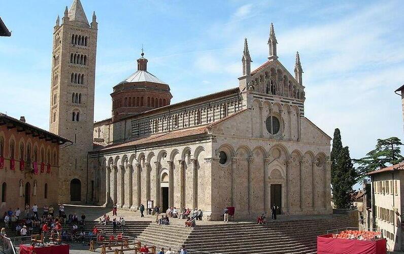 Il lago, poi lo stupore: Massa Marittima uno scrigno di tesori 