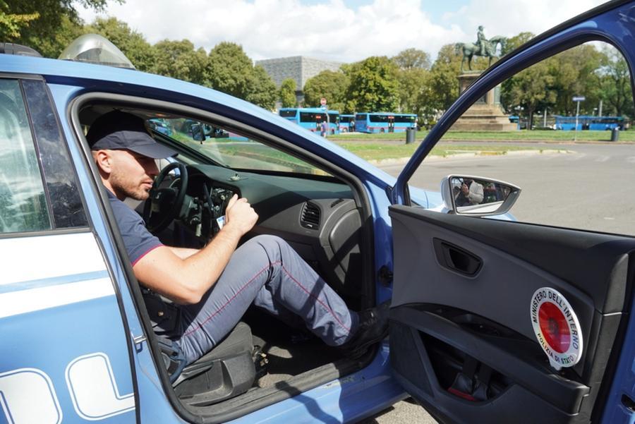 Sfregia un passante a bottigliate e lo rapina, fermato dalla polizia