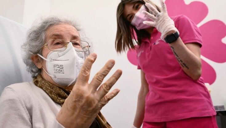 Covid: Delta pieno, crescita delle quarte dosi