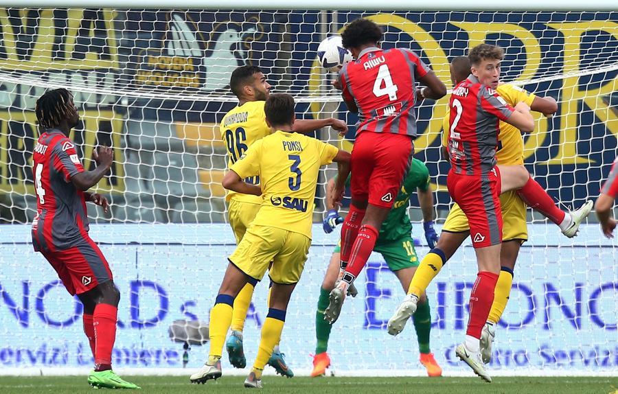 Coppa Italia. Modena in 10 per 100 minuti, cede alla Cremonese ai supplementari. E’ 4 a 2 per i grigiorossi