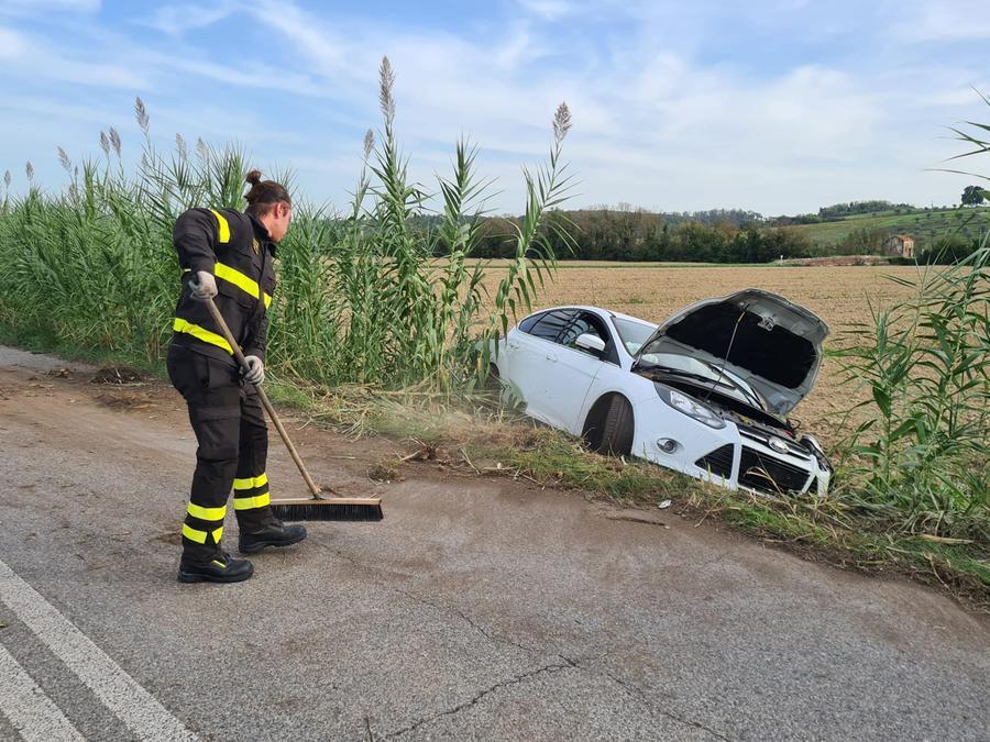 Scontro tra auto sulla provinciale delle Colline: due donne ferite
