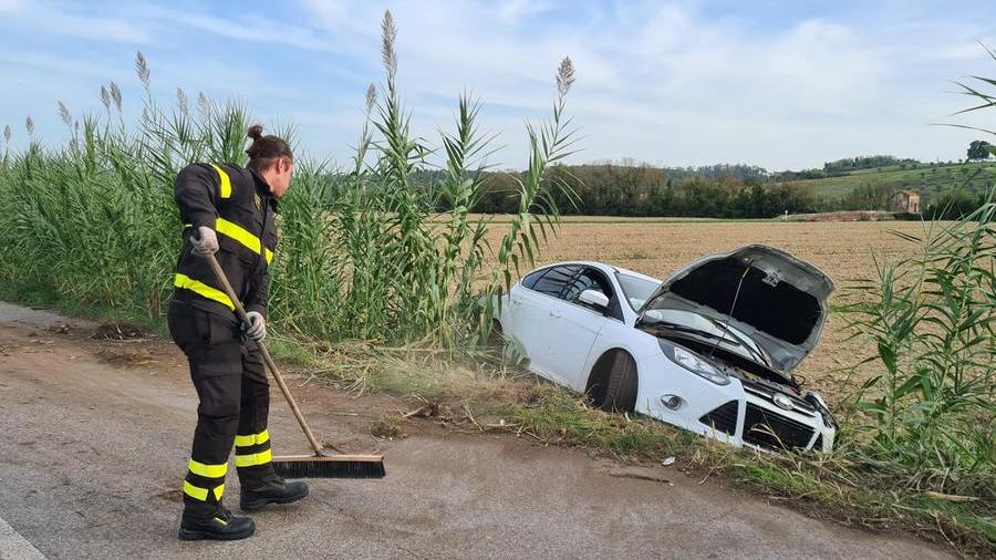 Scontro tra auto sulla provinciale delle Colline: due donne ferite