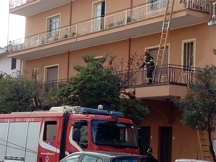 
	L'intervento dei vigili del fuoco nella casa delle due anziane


