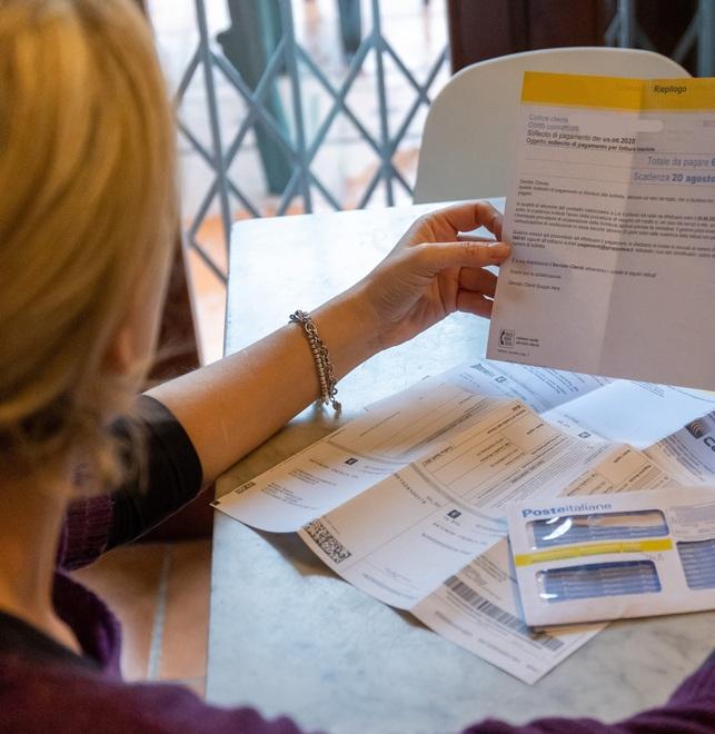 Povertà a Modena, la storia. «In 2 prendiamo 1500 euro Fino al 2020 ce la facevamo Oggi non è più possibile» 