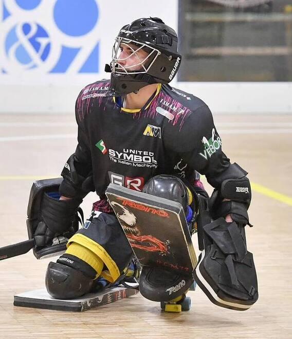 Hockey Modena: stecca in testa a un avversario, sei mesi di stop al portiere Moncalieri 