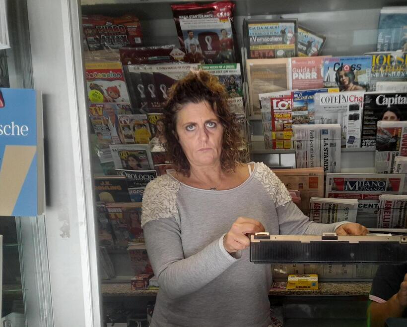 Ladri all’edicola davanti dello stadio Picchi: «Rubata anche la borsa di mamma» 