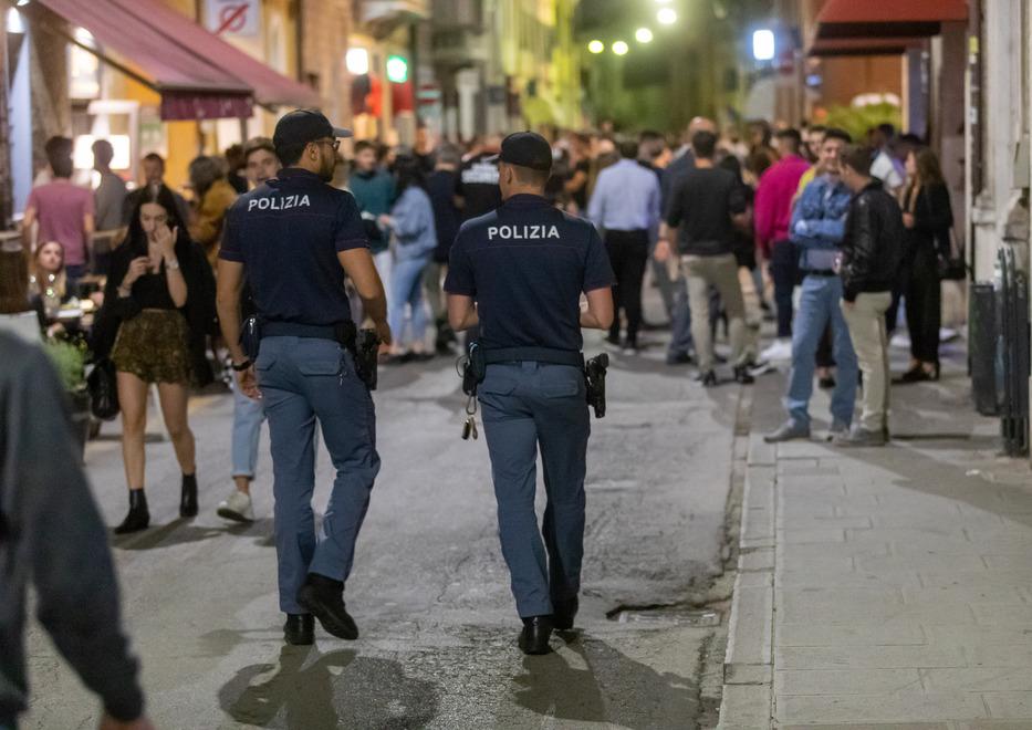 Bottiglie, ubriachi e Daspo urbani. Mercoledì sera a Ferrara con movida sicura 