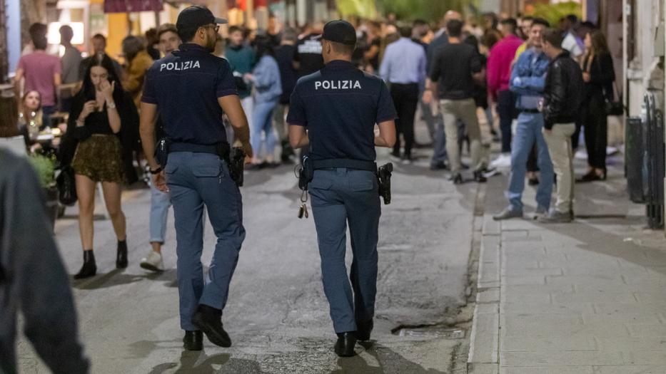 Bottiglie, ubriachi e Daspo urbani. Mercoledì sera a Ferrara con movida sicura