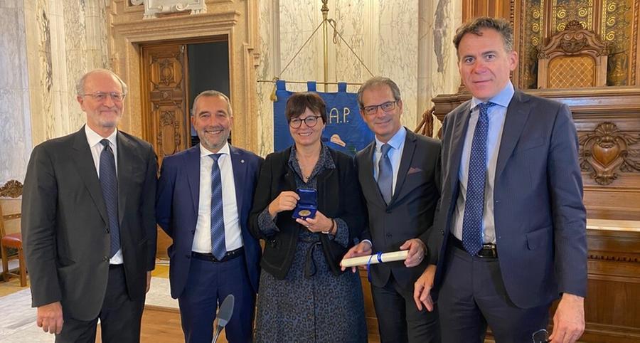 
	Maria Chiara Carrozza con il sindaco di Pisa (il primo da destra nella foto)

