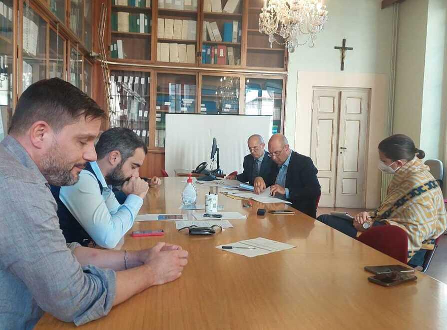 Scontro sull’ordinanza anti-bivacco: niente rinnovo a fine novembre