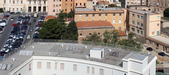 Dopo il crollo all’università, giù un pezzo di controsoffitto negli uffici Erasmus