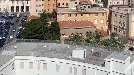 Dopo il crollo all’università, giù un pezzo di controsoffitto negli uffici Erasmus