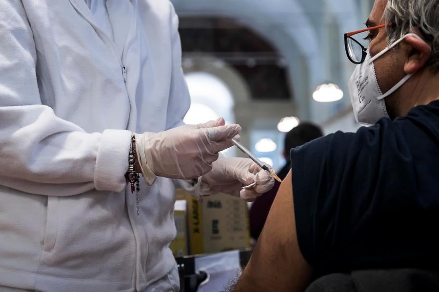 Covid, nel Ferrarese altri 300 contagi