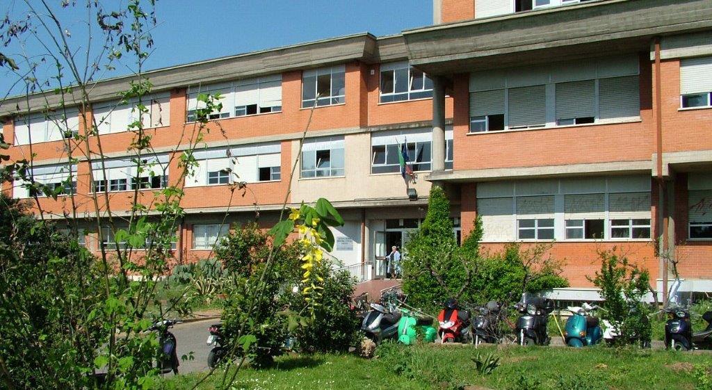 Scuola, meno giorni di lezione in classe: «Così combattiamo il caro-bollette»
