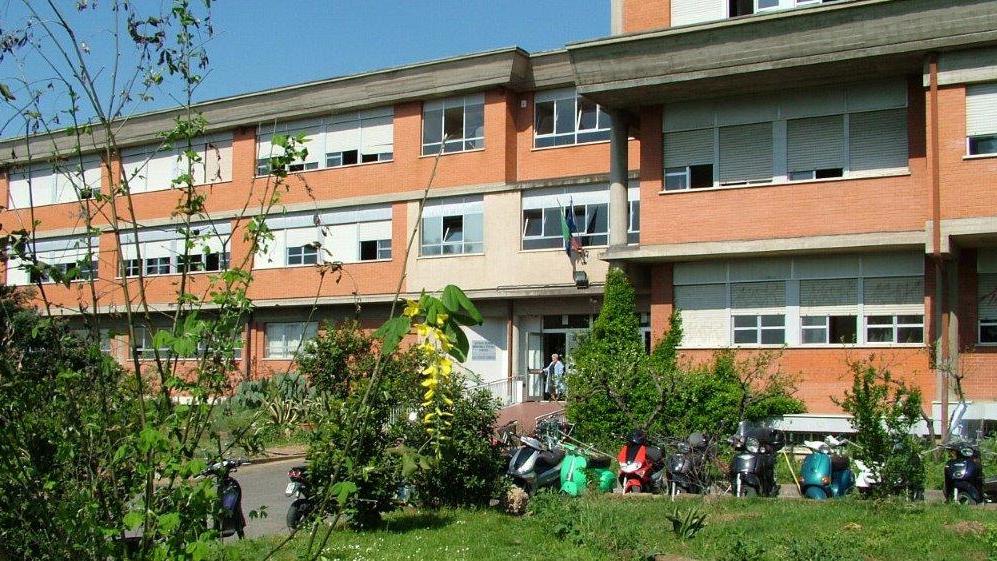 Scuola, meno giorni di lezione in classe: «Così combattiamo il caro-bollette»