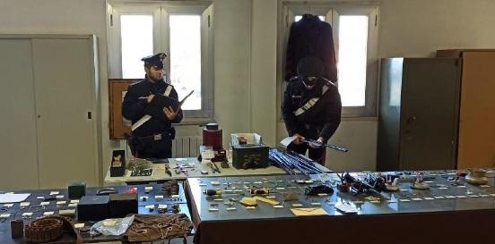 Nella foto una parte della refurtiva recuperata dai carabinieri di S. Croce sull’Arno