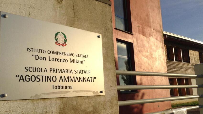 L’ingresso della scuola elementare Ammannati di Tobbiana