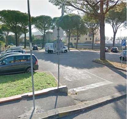 Il parcheggio di via Como a Pieve a Nievole di fronte all’Irish Pub