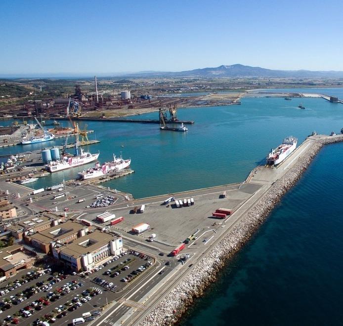 Una veduta del porto di Piombino