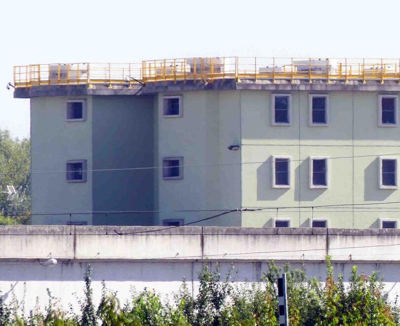 Tenta il suicidio in cella, salvato dalla penitenziaria 