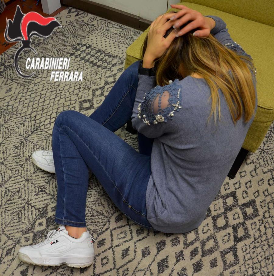 Picchia la moglie al centro commerciale, è ai domiciliari
