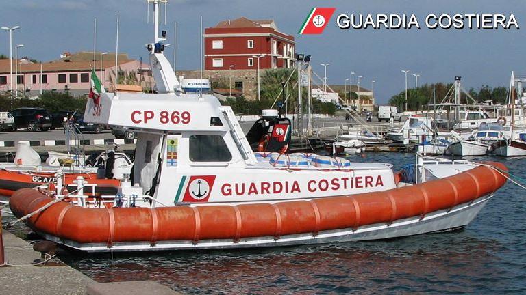 Quindici migranti a bordo di un barchino salvati dalla guardia costiera nel Sud Sardegna