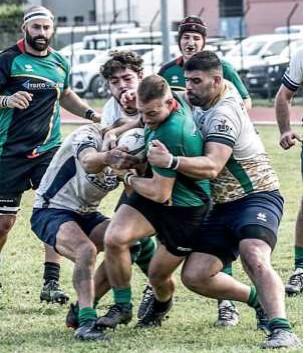 
	Un&rsquo;azione durante la partita tra Mascalzoni del Canale e Rugby Rufus

