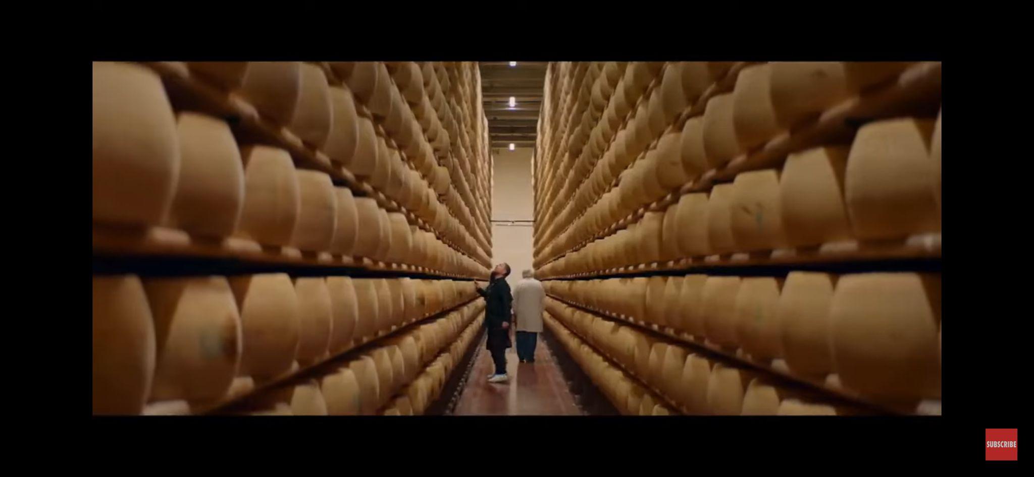 Parmigiano Reggiano all’attacco: «Via le scene dal film “Toscana”»