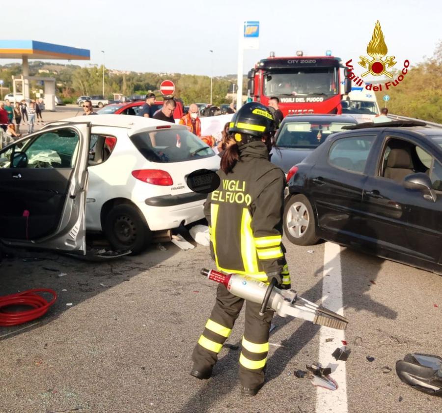 Scontro fra 4 veicoli sulla Nuoro-Lanusei: muore una donna di Fonni, aveva 47 anni