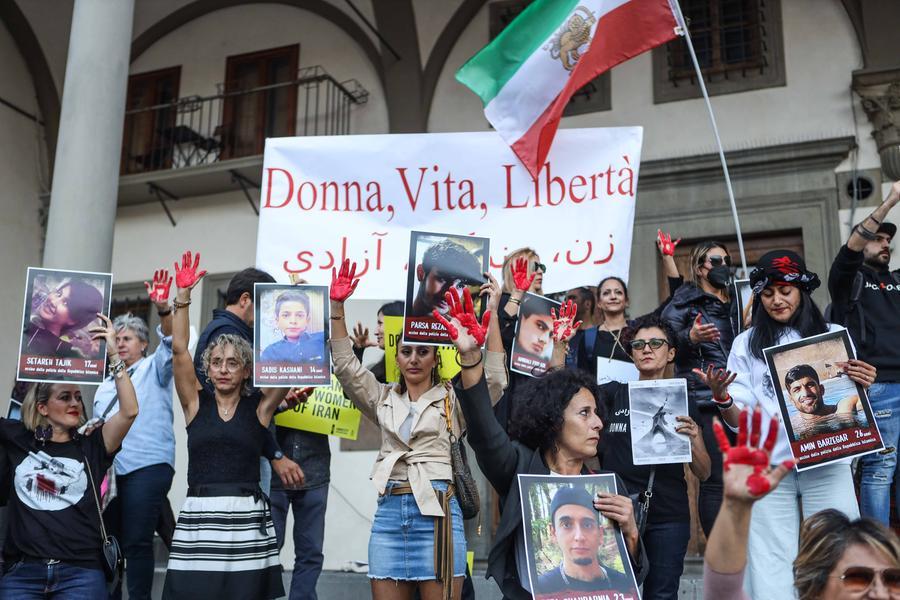 Firenze scende in piazza per le donne iraniane