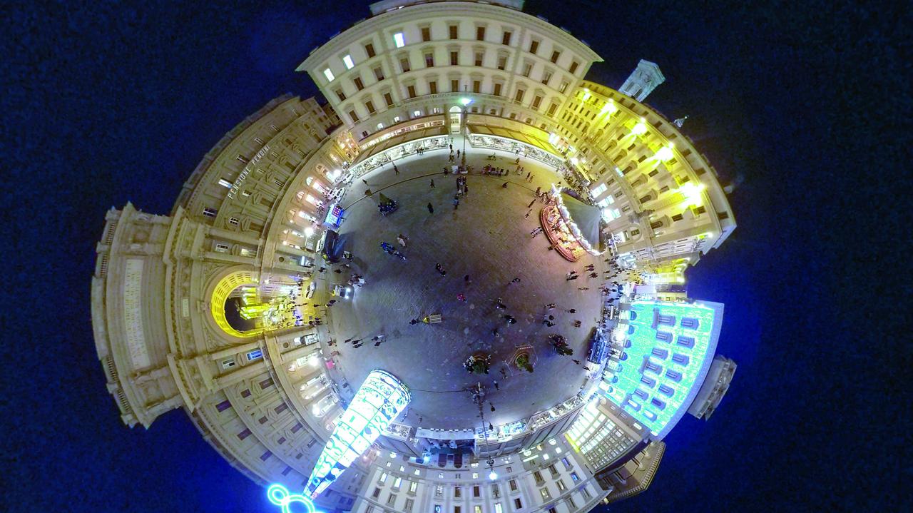 Veduta aerea dell’albero di albero di Pistoletto, p.za della Repubblica, Firenze (2019). Foto M. Sestini