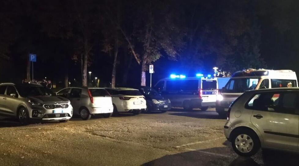 Carpi, parco del cimitero: beve fino a stare male. Ragazza minorenne finisce all’ospedale