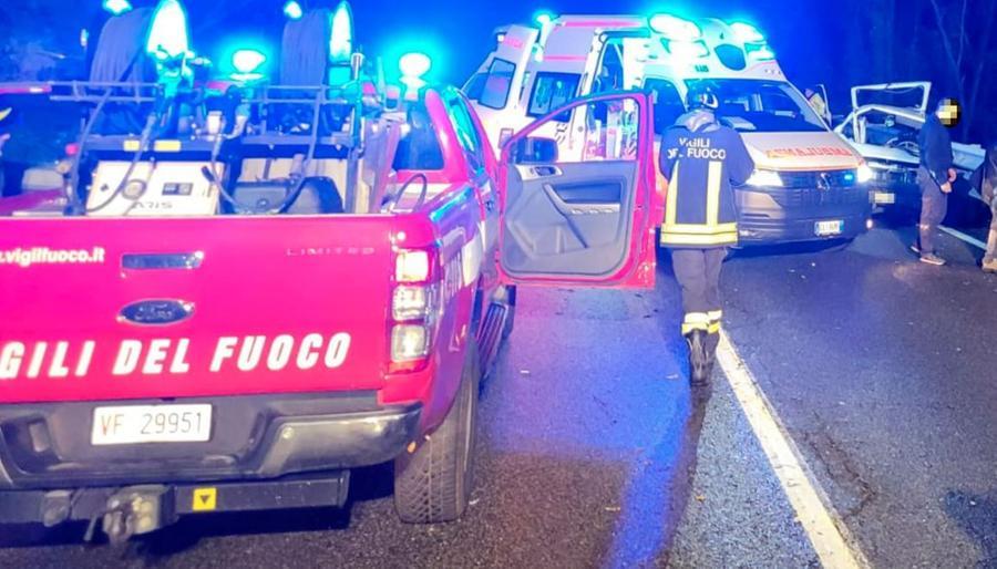 Scontro tra auto sulla Porrettana, muore un ragazzo di 20 anni