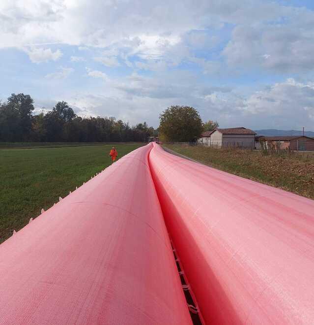 Secchia: gonfiabile lungo un chilometro per fermare le alluvioni dei fiumi 