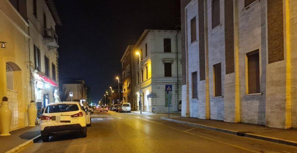 Uno scorcio serale di via Roma