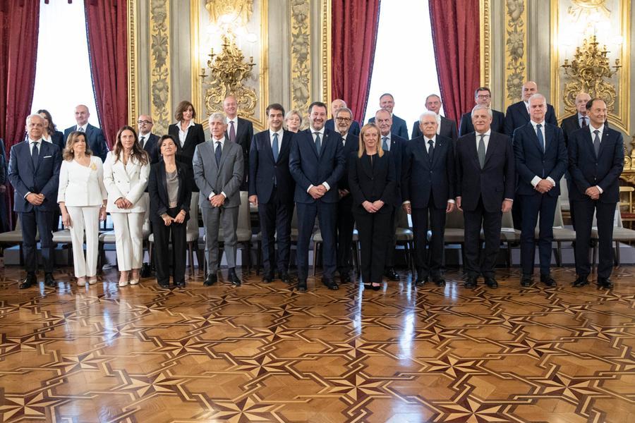 
	Il nuovo governo posa dopo il giuramento con il presidente Mattarella

